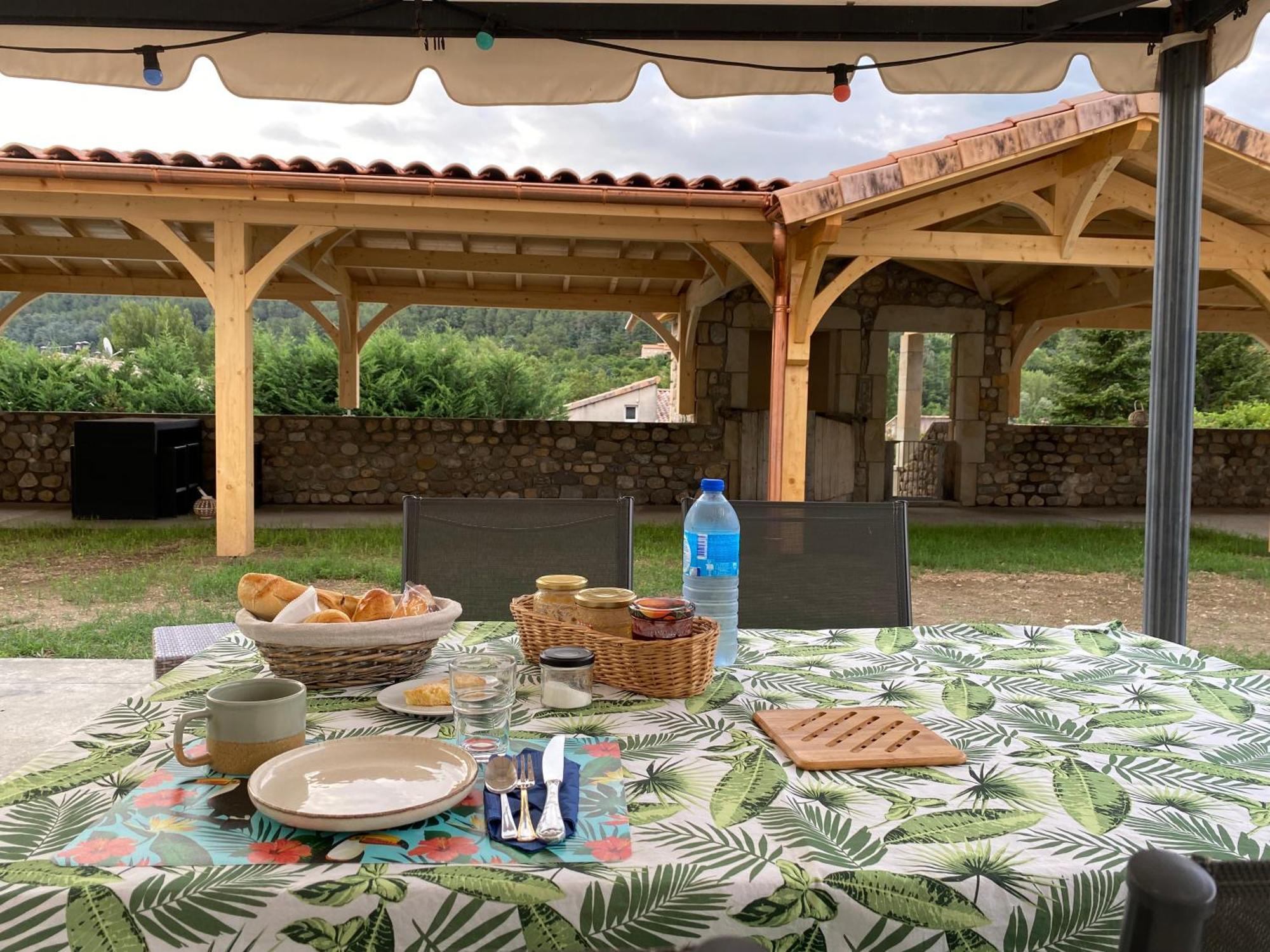 Bed and Breakfast Domaine Les Buis Saint-Fortunat-sur-Eyrieux Esterno foto